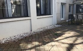 2 Piece Avec Terrasse Ensoleille