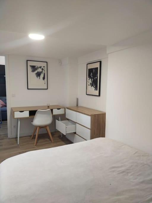Appartement 2 Piece Avec Terrasse Ensoleille à Suresnes Extérieur photo