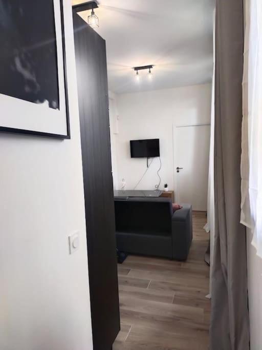 Appartement 2 Piece Avec Terrasse Ensoleille à Suresnes Extérieur photo