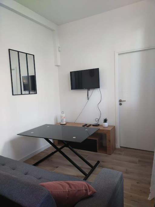 Appartement 2 Piece Avec Terrasse Ensoleille à Suresnes Extérieur photo